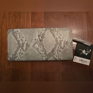 Simly Vera Vera Wang Chic Vegan Leather Snakeskin Wallet, New with Tags!